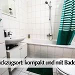 Appartamento Grosszuegige 3r Altbau Mit 2sz, Wz, Smart-tv, Nobilia Kueche, Ruhige Zentrale Lage - Nur Ein Kurzer Spaziergang In Altstadt Und Zur Kraemerbruecke - Kostenlose Parkplaetze In Den Umliegenden Strassen - Ausgewaehlte Empfehlungen Fuer I Erfurt